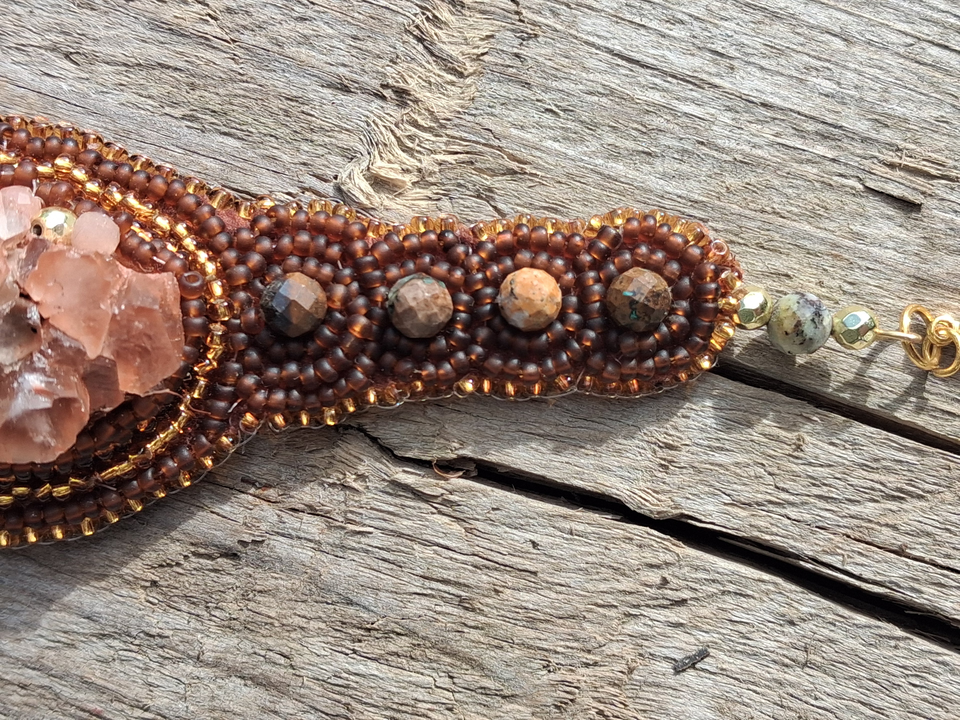 Bracelet "Earth’s Hug" & Natural Aragonite