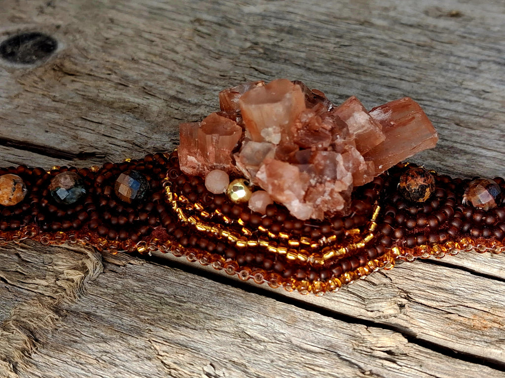 Bracelet "Earth’s Hug" & Natural Aragonite