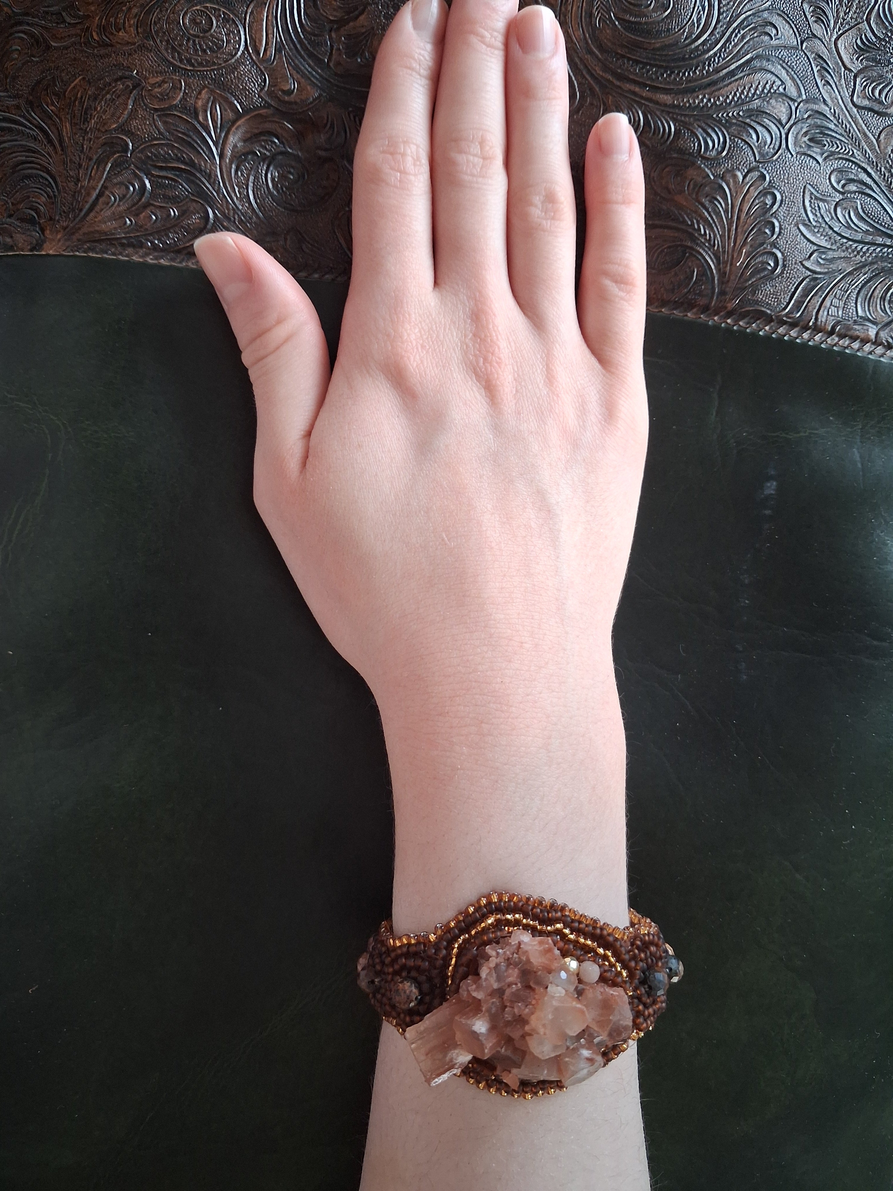 Bracelet "Earth’s Hug" & Natural Aragonite