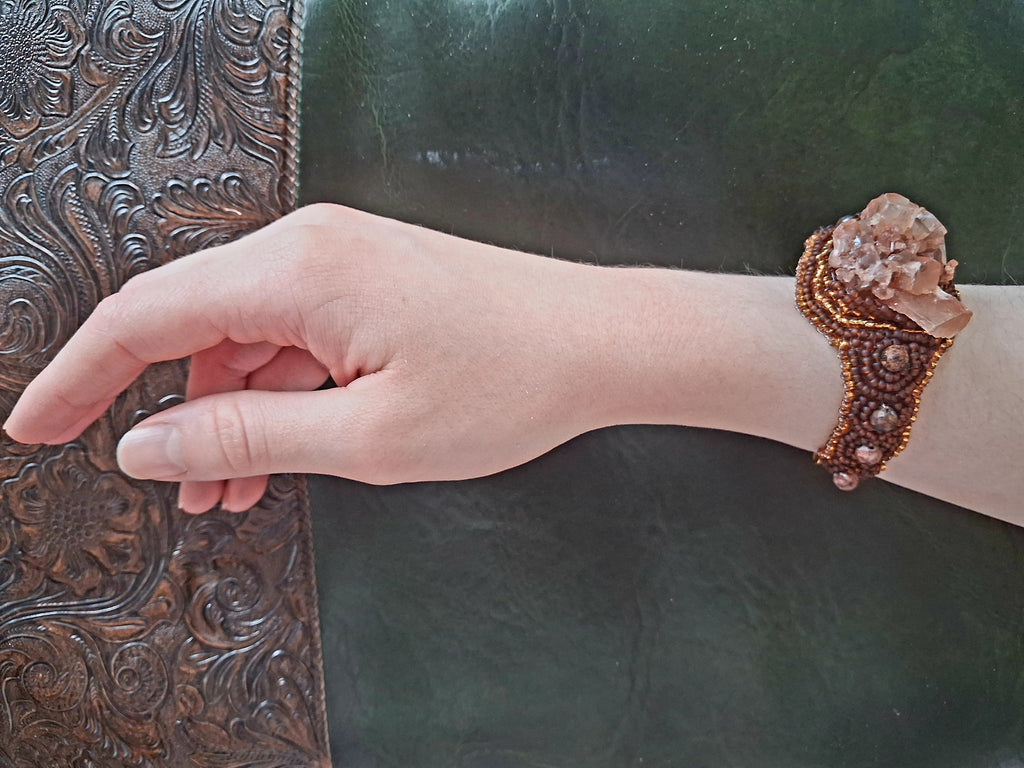 Bracelet "Earth’s Hug" & Natural Aragonite