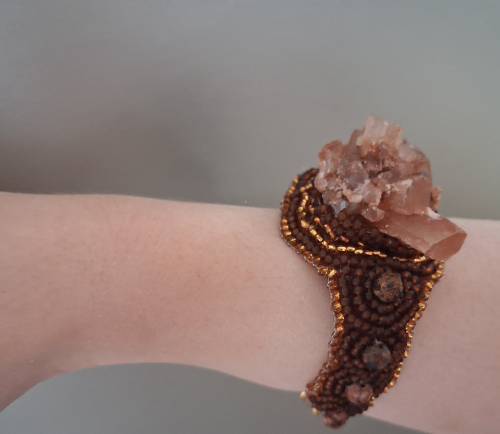Bracelet "Earth’s Hug" & Natural Aragonite