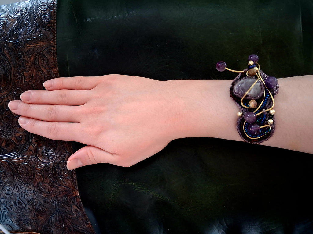 Bracelet "The Lilac Snail" & Amethyst
